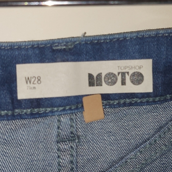 NWOT Topshop Embroidered Denim Short W28 - Picture 6 of 6